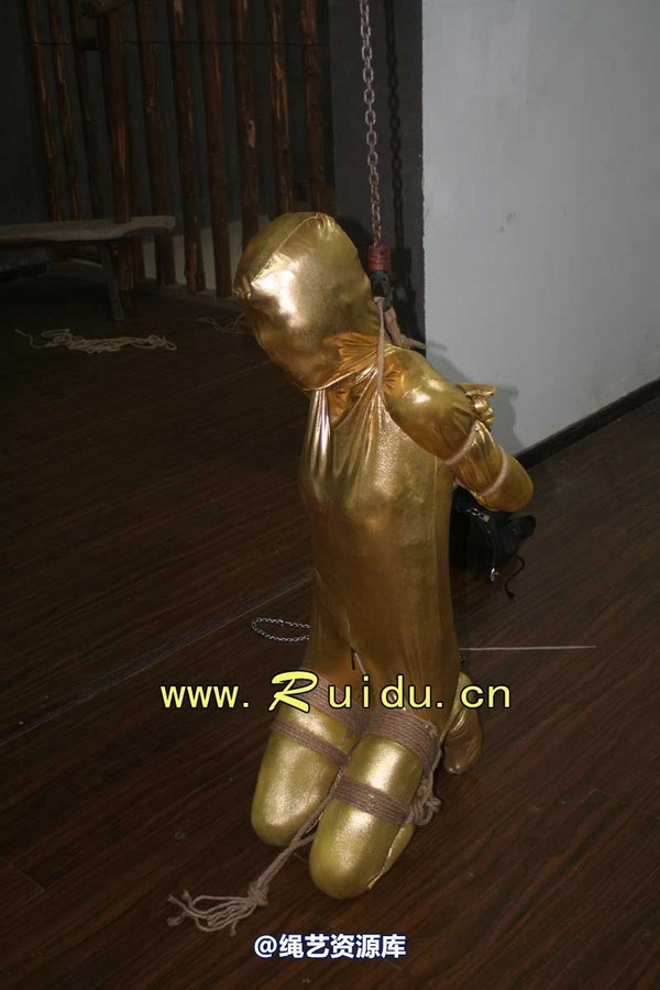 锐度主张 - 20070921第34期 影片胶衣紧缚悬吊图片 第 63 张图片