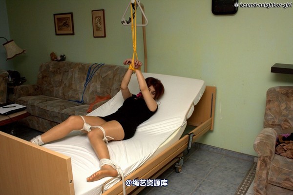 bound-neighbor-girl - Nina A - Tied to the bed 2 第 34 张图片