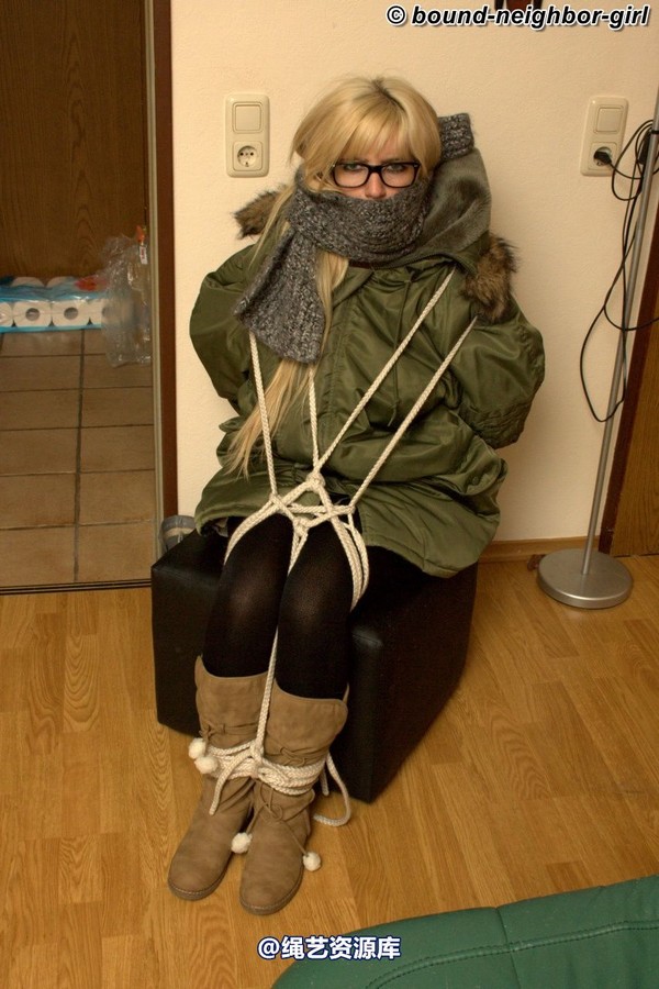 bound-neighbor-girl - Marenka - In winter jacket tied 1 第 34 张图片