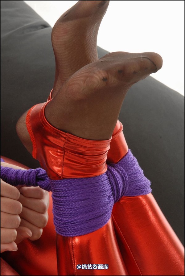 simplytied - Carla in Red catsuit 第 30 张图片