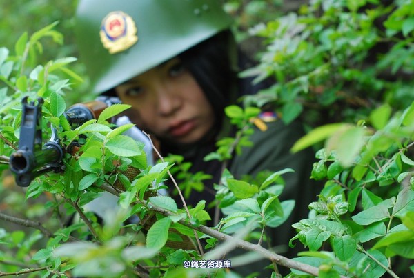 唯美之家 - 外拍军装三模特 第 30 张图片