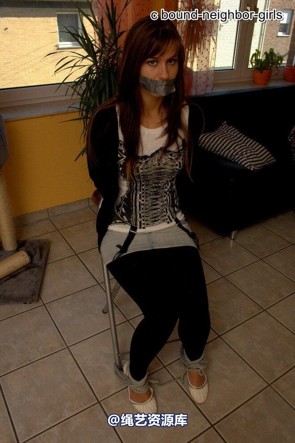bound-neighbor-girl - Marenka + Vera - Girlfriends part 1 第 9 张图片