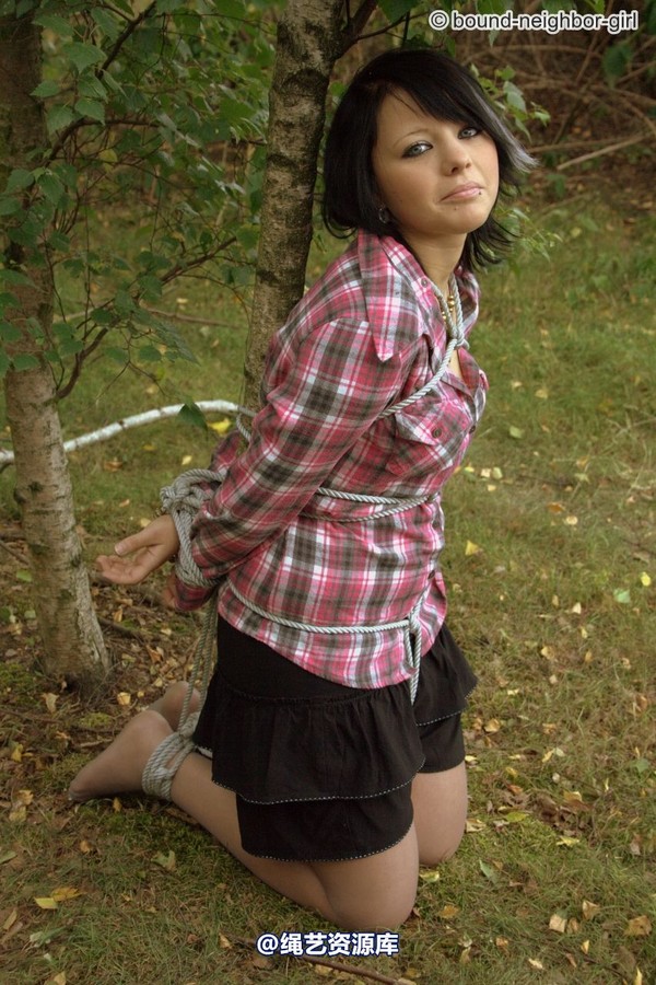bound-neighbor-girl - Nadine - Adventure in the woods part 2 第 28 张图片