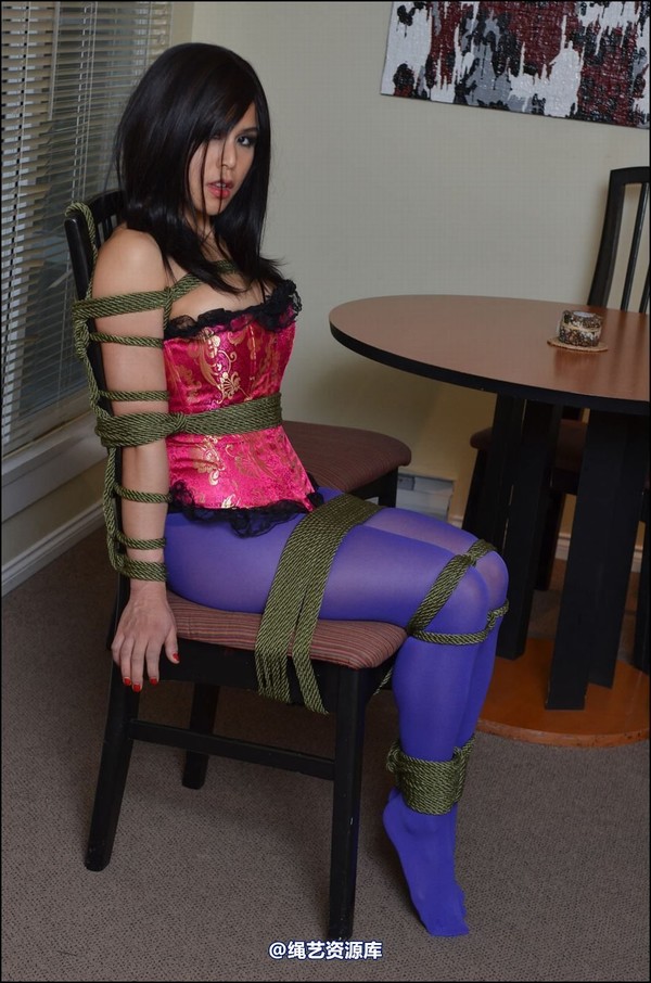 simplytied - Mitzi in blue tights 第 17 张图片