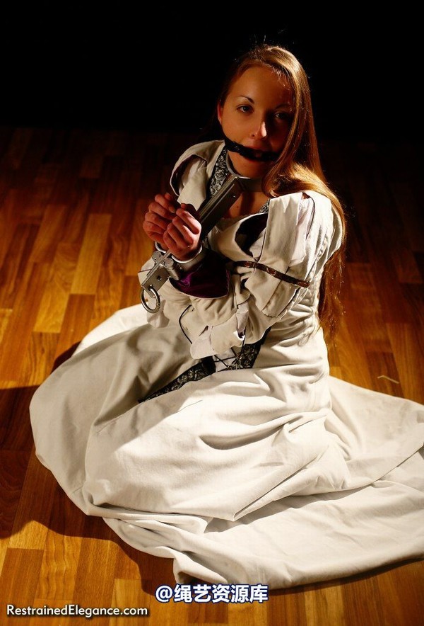 restrainedelegance - Medieval Princess Bound and Gagged 第 12 张图片
