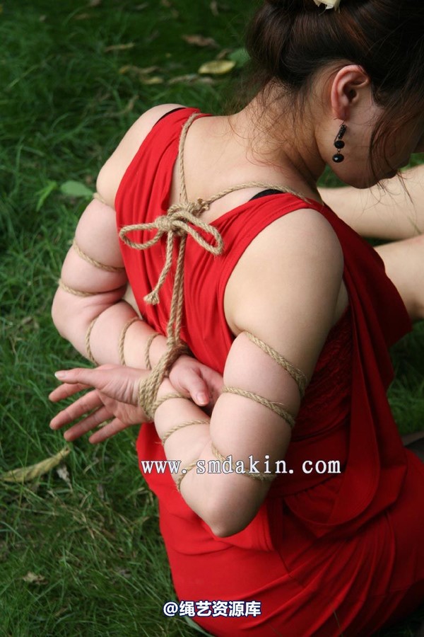 锐度主张 - 2009年第42期捆绑图（2009.8.25）模特：月儿 姗姗 第 1 张图片