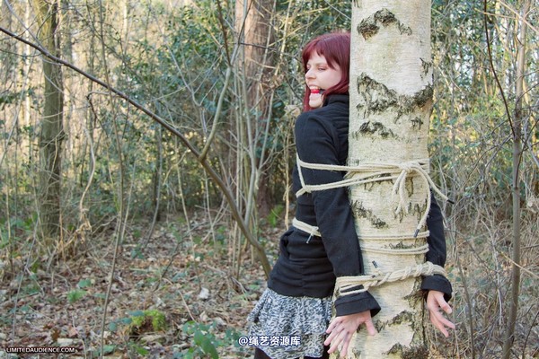 limitedaudience - 2012 scarlett stuck in the woods 第 6 张图片