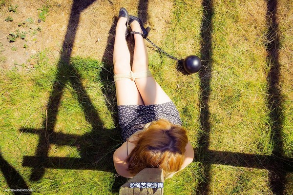 limitedaudience - 2014 bryony fuller out in the grass 第 14 张图片