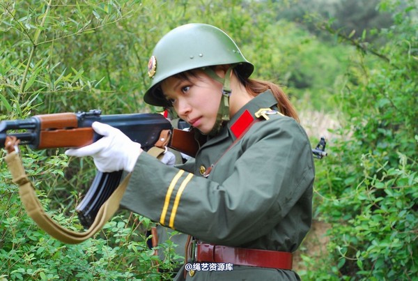 唯美之家 - 外拍军装三模特 第 262 张图片