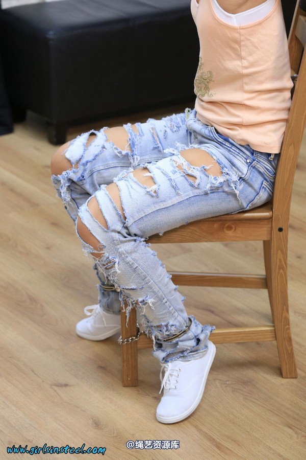 girlsinsteel - Tightly cuffed to the chair with watch 第 86 张图片