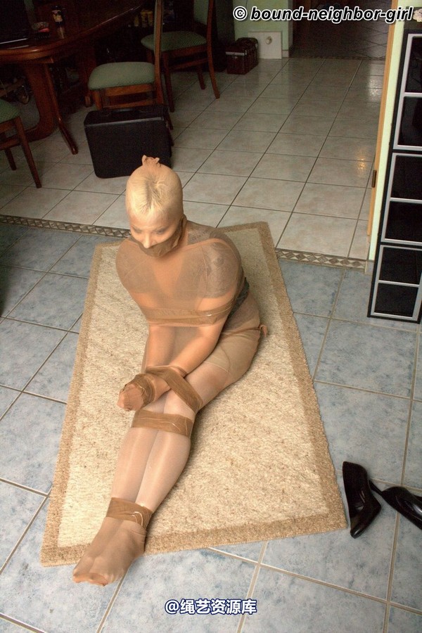 bound-neighbor-girl - Elena - Tied at home 3 第 31 张图片