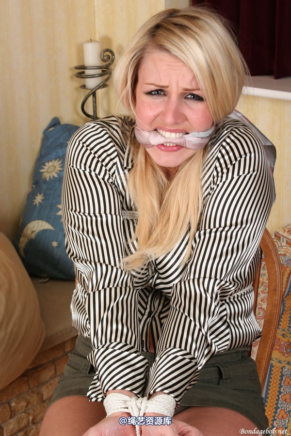 bondagebob - Dannii Harwood Nosey Reporter 第 24 张图片