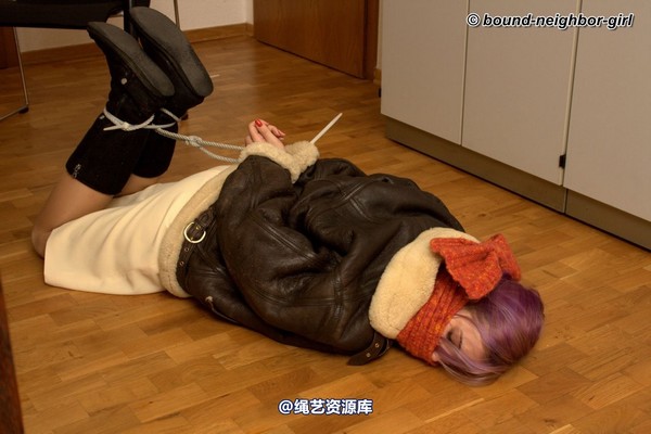 bound-neighbor-girl - Zora - Tied up at the office 第 41 张图片