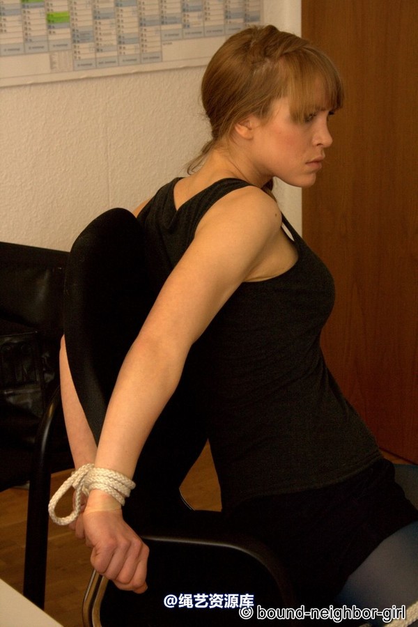 bound-neighbor-girl - Kate - Tied up at the office 1 第 19 张图片