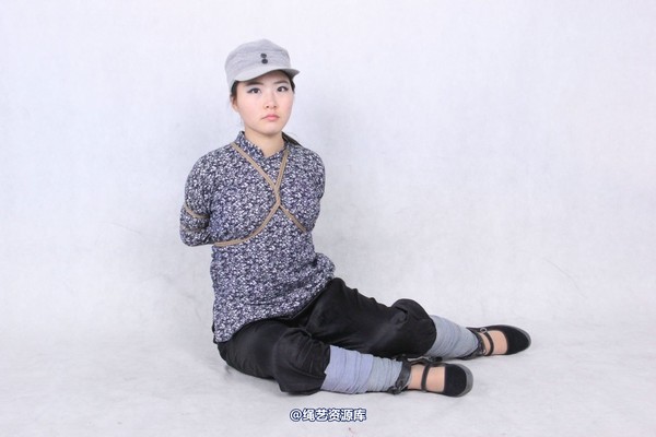 胜景山庄 - 228-女游击队被绑 第 31 张图片