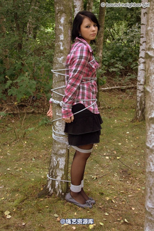 bound-neighbor-girl - Nadine - Adventure in the woods part 1 第 34 张图片