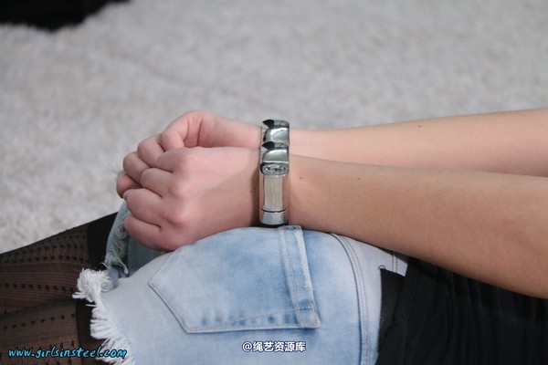 girlsinsteel - Irish 8 hand and footcuffs 第 78 张图片