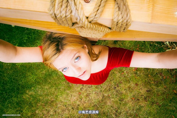limitedaudience - 2014 bryony fuller alone on the cross 第 30 张图片