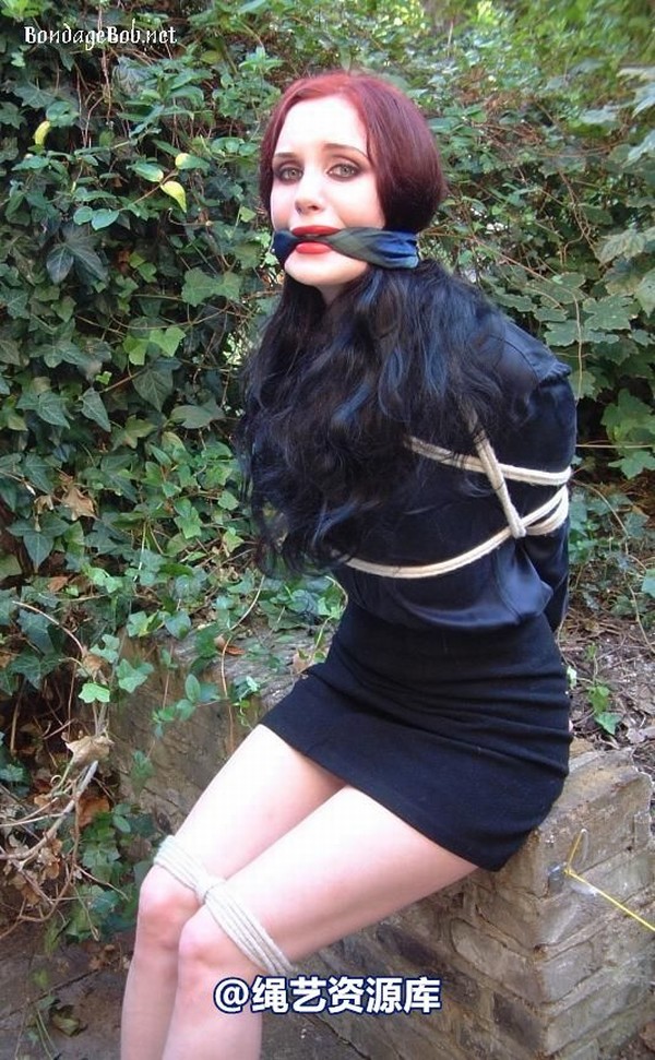 bondagebob - Morrigan Outdoor Bondage 第 40 张图片