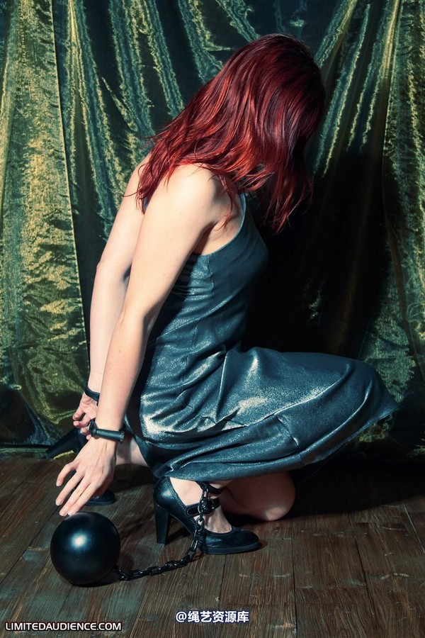 limitedaudience - 2010 scarlett in ball and chains 第 9 张图片