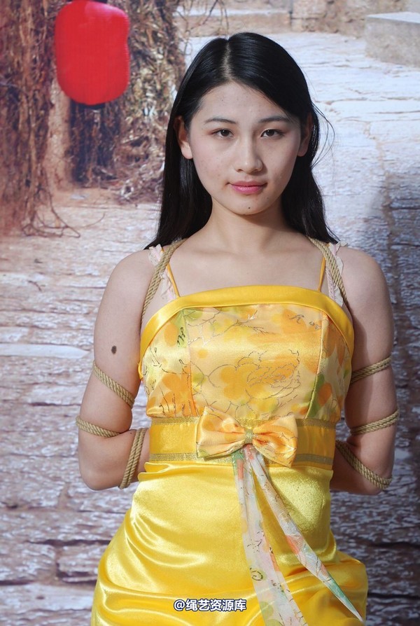 唯美之家 - 新模萧萧黄礼服 第 202 张图片