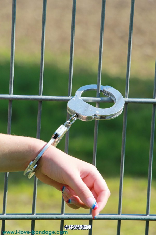girlsinsteel - Fence cuffing 第 72 张图片