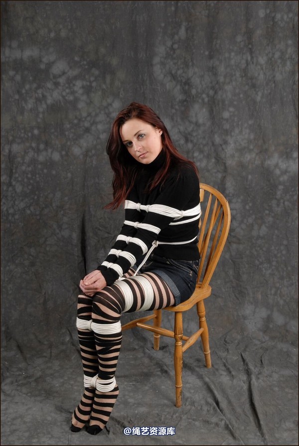 simplytied - Jinx in bondage tights 第 18 张图片