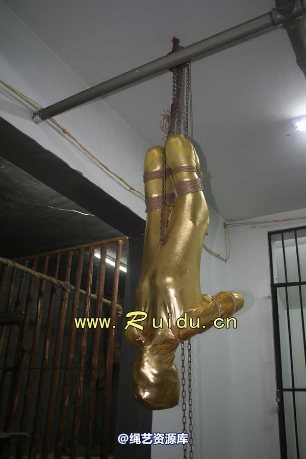 锐度主张 - 20070921第34期 影片胶衣紧缚悬吊图片 第 116 张图片