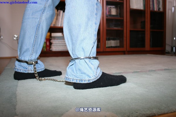 girlsinsteel - Heavy chains and handcuffs 第 53 张图片