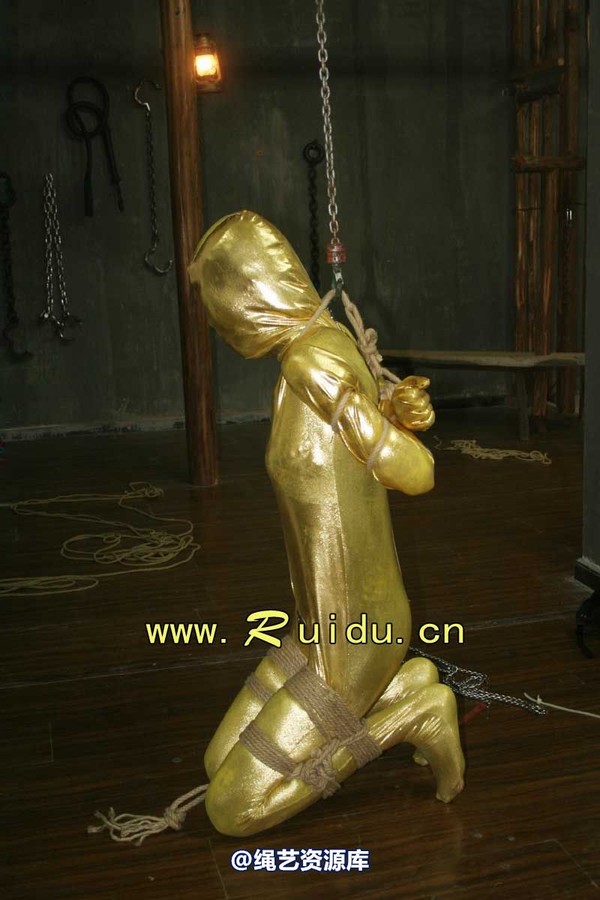 锐度主张 - 20070921第34期 影片胶衣紧缚悬吊图片 第 33 张图片