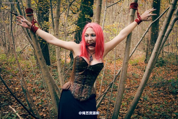 limitedaudience - 2014 elyssia hanging out in the woods 第 22 张图片