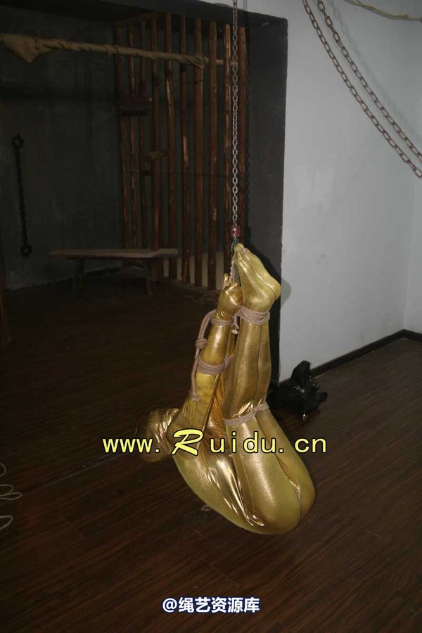 锐度主张 - 20070928第35期 影片胶衣紧缚悬吊图片 第 100 张图片