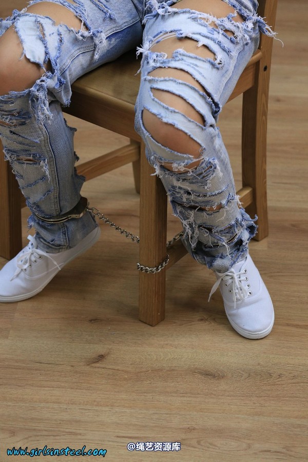 girlsinsteel - Tightly cuffed to the chair with watch 第 38 张图片