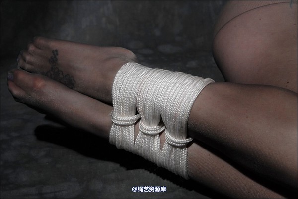 simplytied - RR in jumper and tights 第 33 张图片