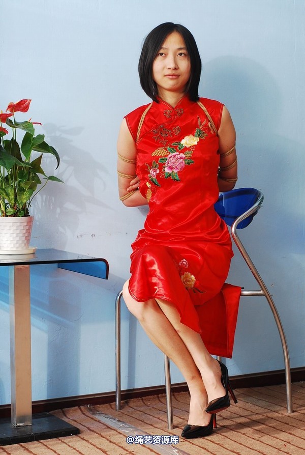 唯美之家 - 白雪试服装4 第 3 张图片