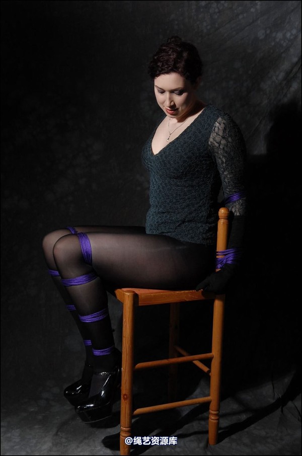 simplytied - Ebony Rose in jumper and tights 第 8 张图片