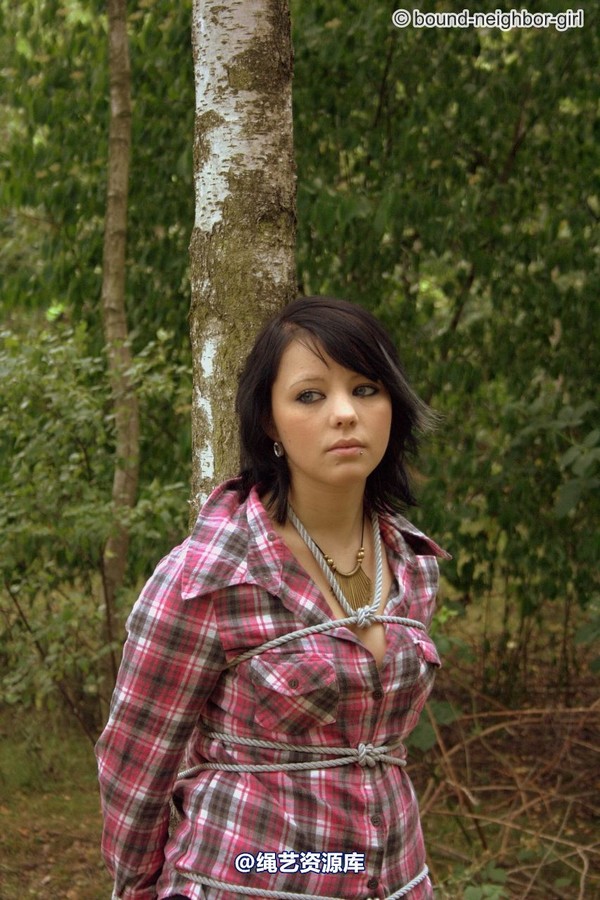 bound-neighbor-girl - Nadine - Adventure in the woods part 1 第 32 张图片