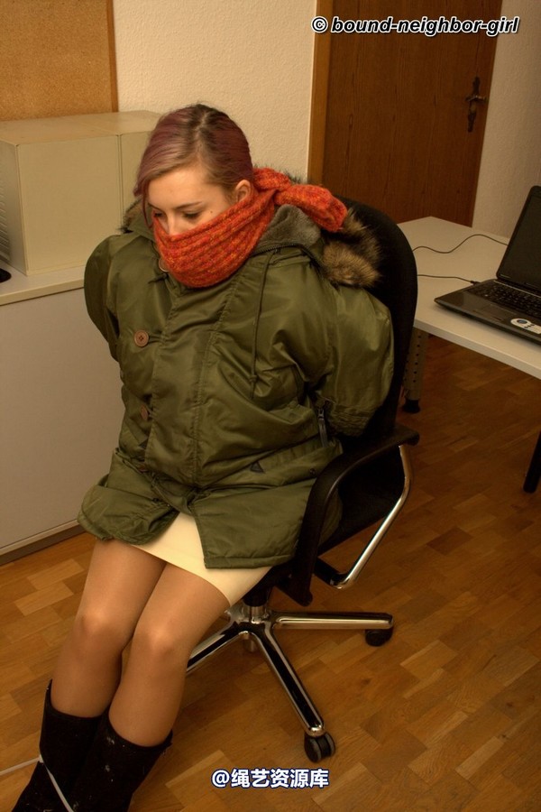 bound-neighbor-girl - Zora - Tied up at the office 第 8 张图片