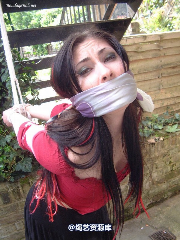 bondagebob - Lydia Tied Outdoors 第 92 张图片