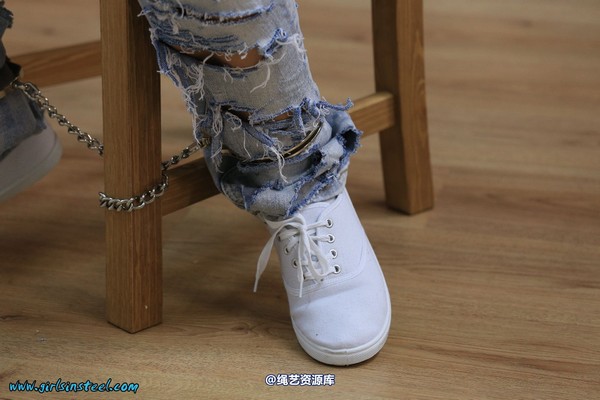 girlsinsteel - Tightly cuffed to the chair with watch 第 44 张图片