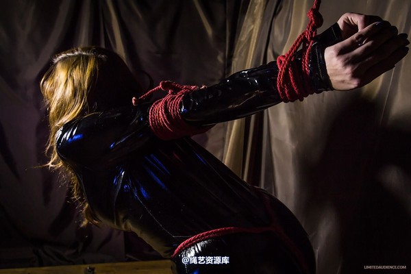 limitedaudience - 2014 trisha strict catsuit strappado 2 第 23 张图片