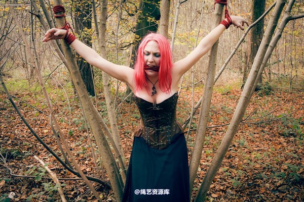 limitedaudience - 2014 elyssia hanging out in the woods 第 27 张图片