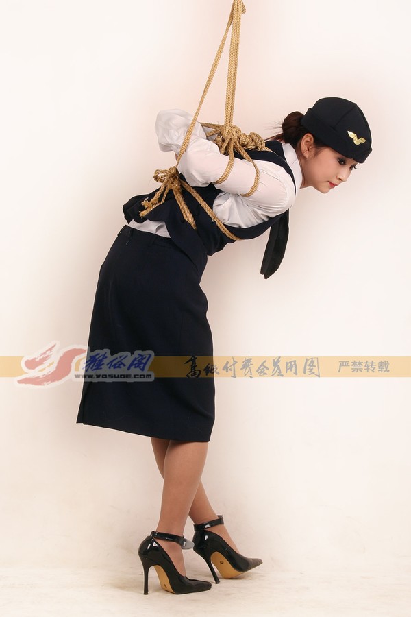 雅俗阁 - 20060404雅思空姐吊绑 第 37 张图片