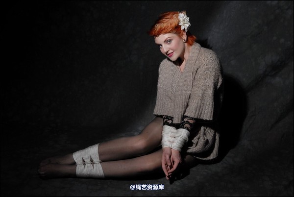 simplytied - RR in jumper and tights 第 25 张图片