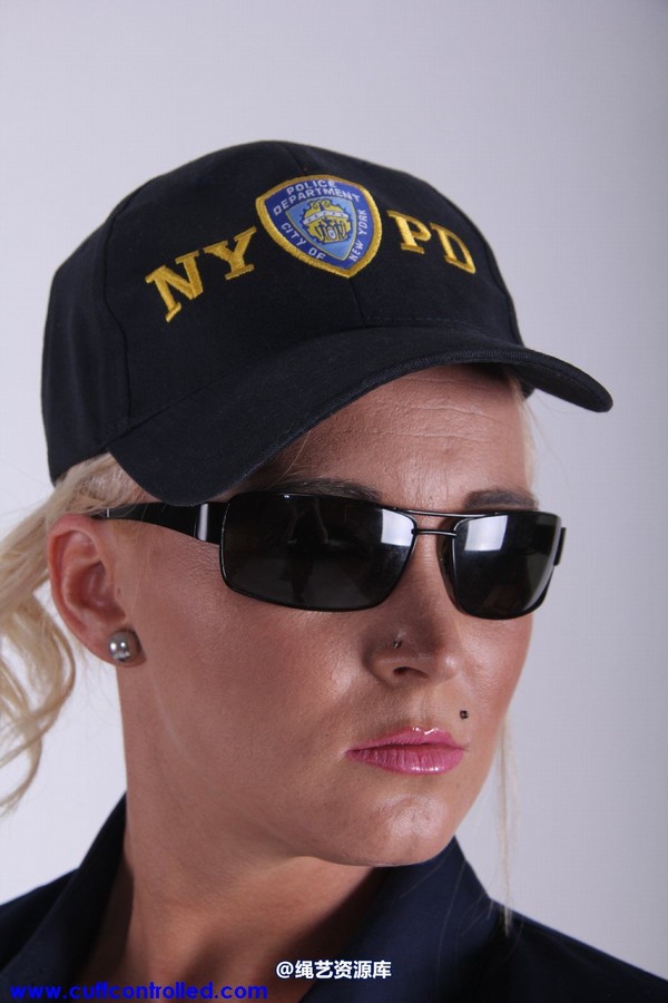 girlsinsteel - Busted police officer in big trouble 第 92 张图片