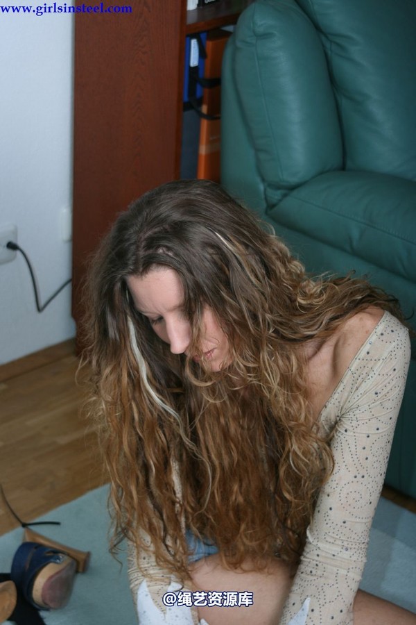 girlsinsteel - Jasmin is playing with handcuffs 第 4 张图片
