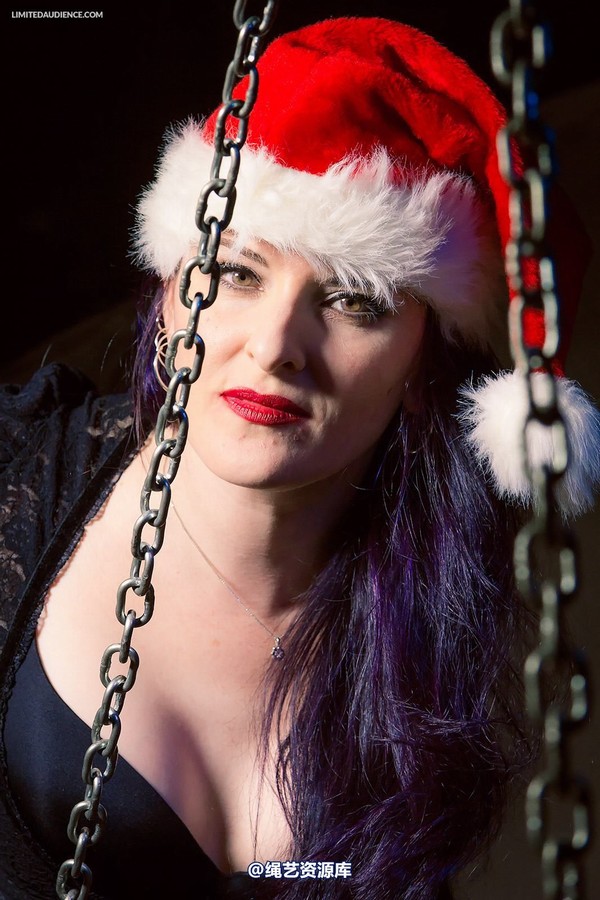 limitedaudience - 2013 caroline pierce santa s elf trouble 第 15 张图片