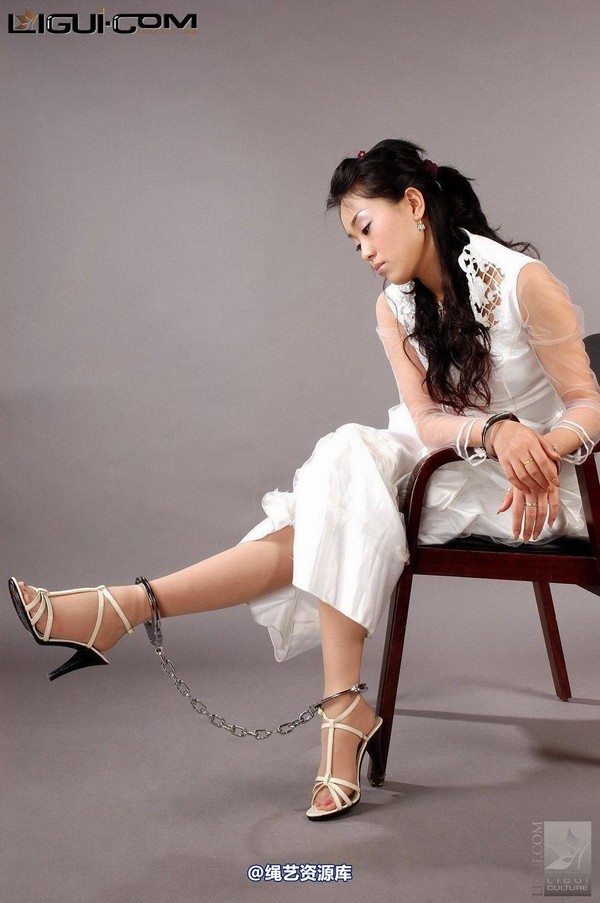 丽柜美束 - 2008-11-07 琳达 第 13 张图片
