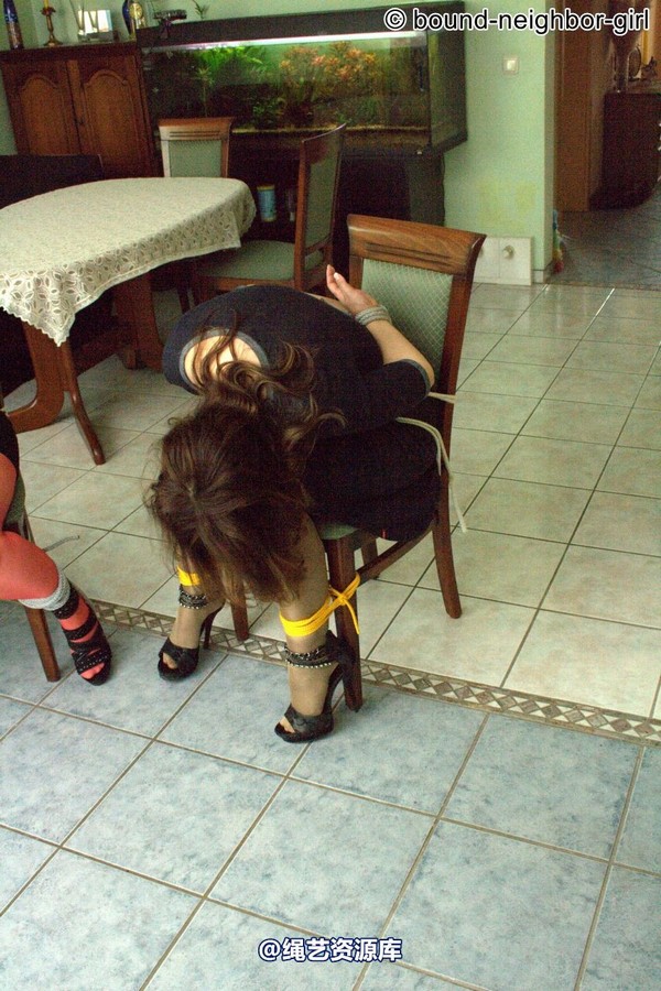 bound-neighbor-girl - Michelle and Susanne - With gone, having caught 2 第 18 张图片