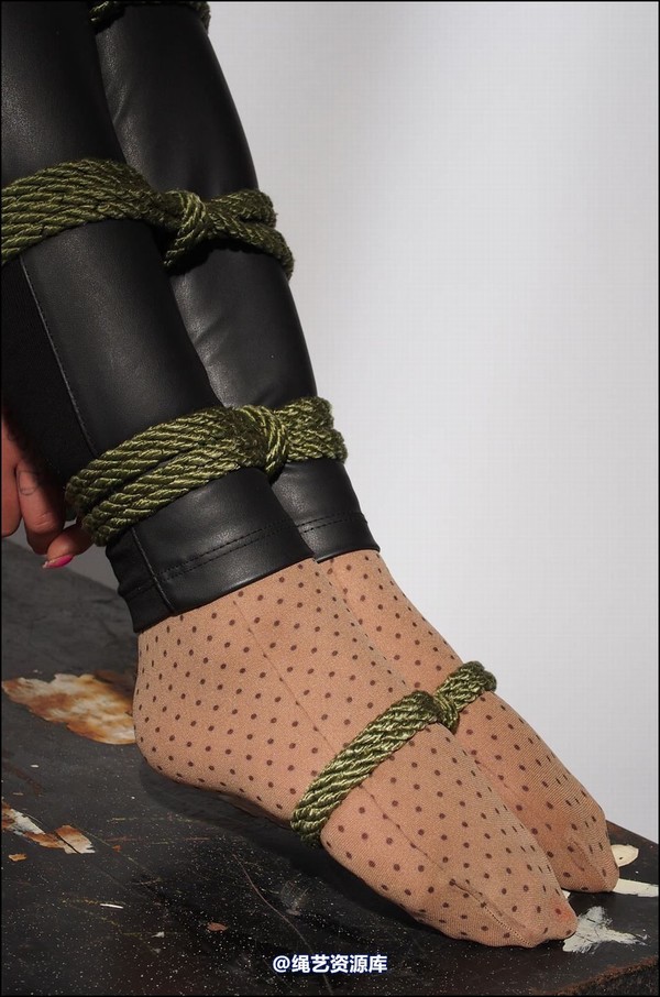simplytied - Missy Minx in leggings 第 19 张图片